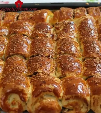 4 Tepsi Yaptim Fırından Çiktiği Gibi Bitti Inanılmaz Derecede Hızlı Ve Lezzetli.