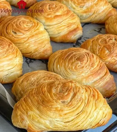 Hem Şekline Hem De Lezzetine Hayran Kalacak Tadına Doyamayacaksınız ️ Pul Pul Dökülen Çıtır Börek