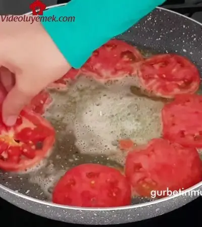 Az Malzemeli Çok Lezzetli Şahane Bir Kahvaltılık Tarıf-Domatesli Yumurta-Gurbetinmutfagi