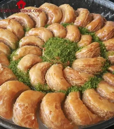 Tek Beze Ile Bir Tepsi Ay Baklavası Oklavasız!!!