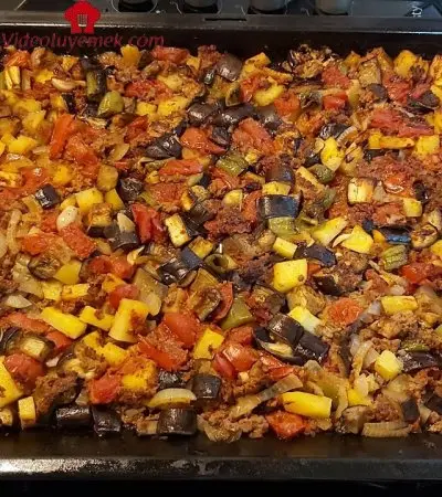 Akşama Ne Pişirsem Diyenler Için Parmak Yedirten Nefis Bir Tepsi Kebabı