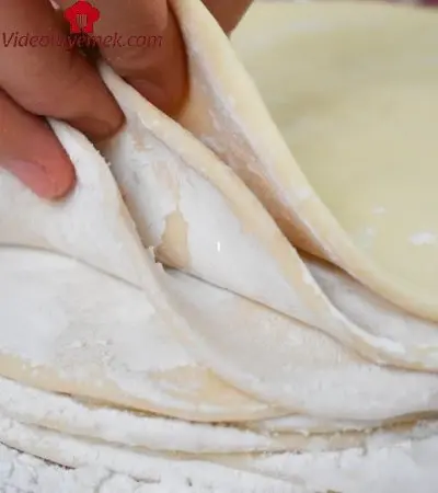 Çıtırtısı Komşudan Duyulan Hiç Görmediğiniz Iç Harcı Ile Şahane El Açması Börek / Börek Tarifi