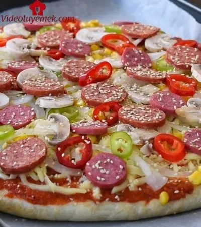 Masaya Koymamla Bitmesi Bir Oldu Bir Pizza Bu Kadar Mı Lezzetli Olur Bol Malzemeli Pizza Tarifi