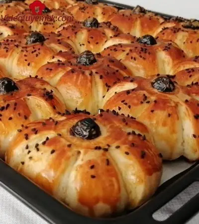 Yumuşacık Puf Puf Çiçek Poğaça Tarifi