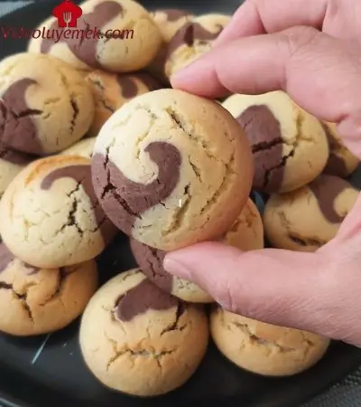Tereyağı Yok Margarin Yok Sıvıyağlı Iki Renkli Kurabiye