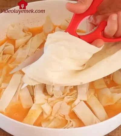 Çay Demleninceye Kadar Hazır! 2 Yufka Ile Mükemmel Börek Nasıl Yapılır?